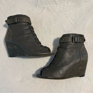 Gianni Bini booties